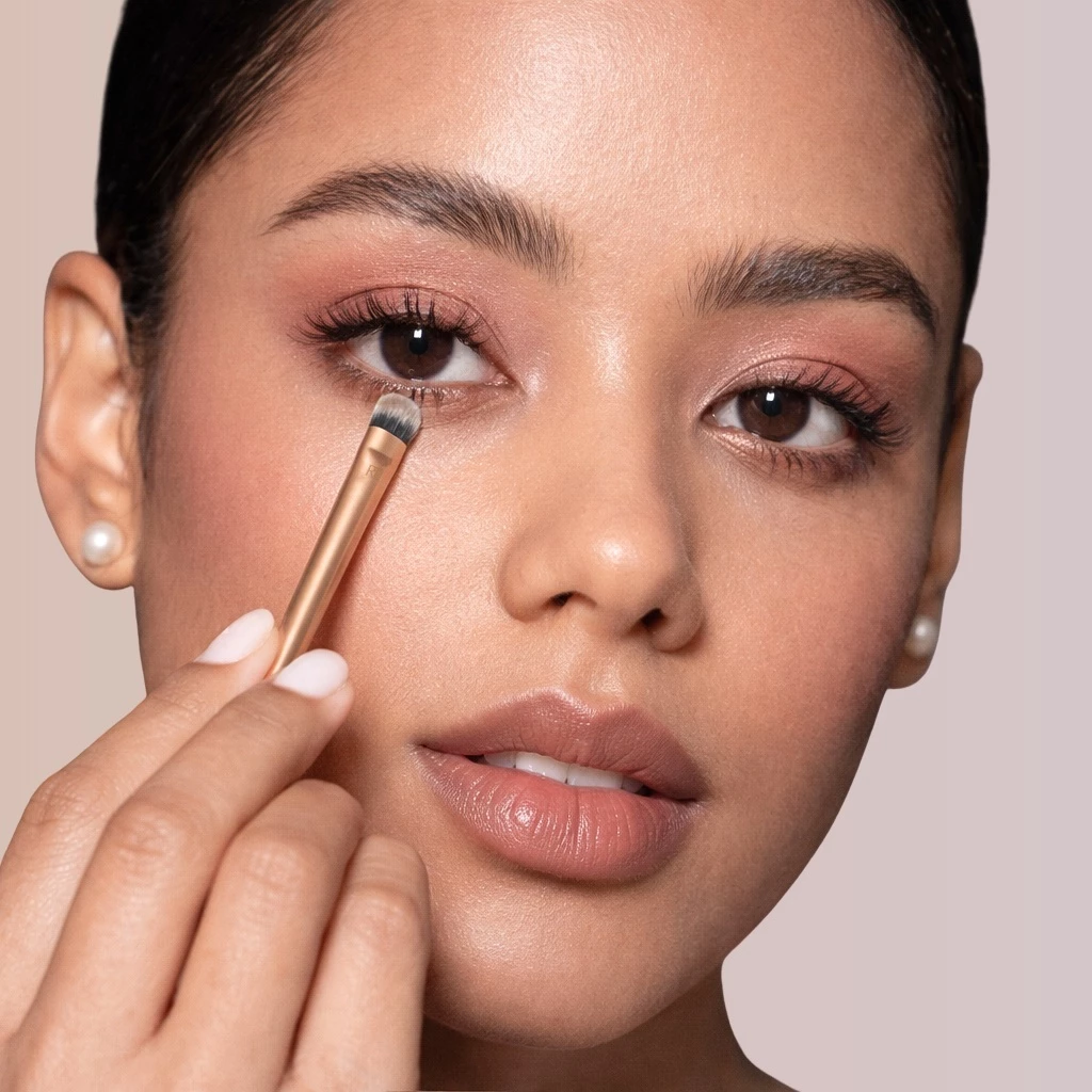 Cọ Tán Viền Mắt RT Real Techniques Smudge Brush R118